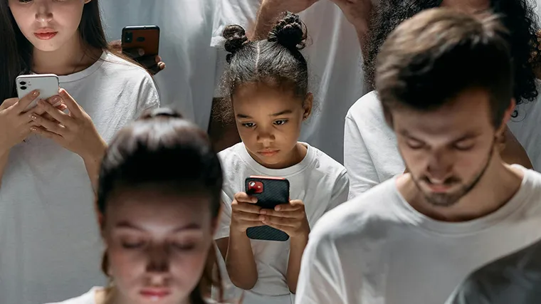 Picture of kids staring at smarthphones.